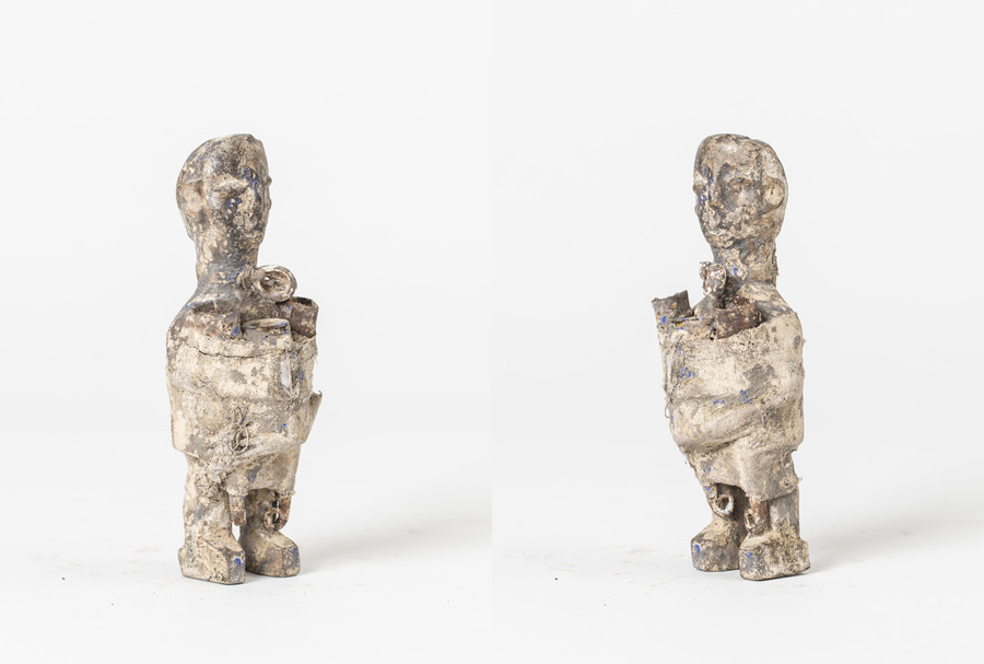 Figur der Ewe, Ghana Holz, Farbe, Stoff, Glas, Metall, organische Bestandteile