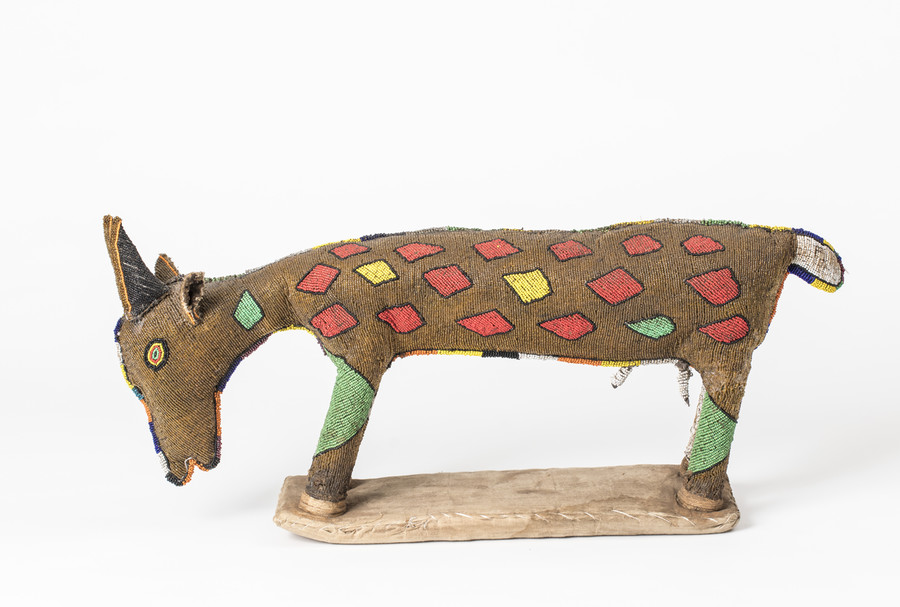 Ziege mit Perlenstickerei, Yoruba, Nigeria Holz, Stoff, Kunststoffperlen
