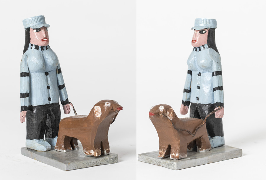 O.T. (Frau mit Hund) Holzplastik, farbig gefasst, Kunststoff
