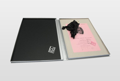Republic Box Set  Edition – Box mit Fotoabzügen von Bildmaterial, das zur Produktion der »God save the Queen« single der Sex Pistols verwendet wurde.