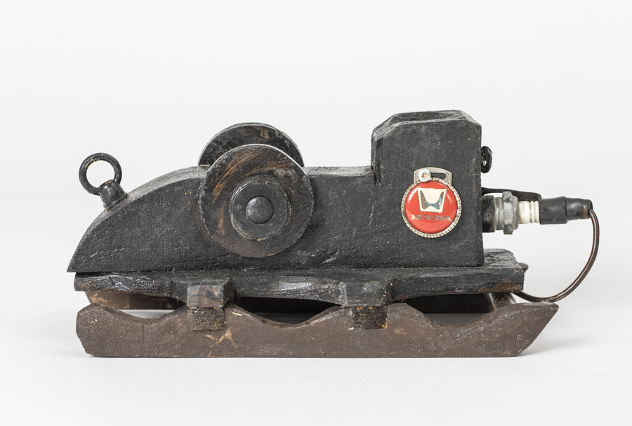 O.T. (Snowmobile) Holzplastik, farbig gefasst, Metall, Kunststoff