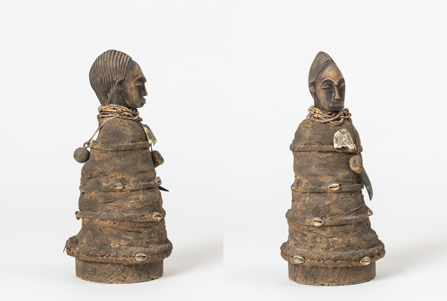 Kraftfigur der Bassa, Liberia Holz, Stoff, Glasperlen, Kaurischnecken, andere organische Bestandteile