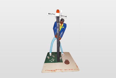 Cigaretts Whiskey and wild wild women Hozzskulptur, farbig gefasst
