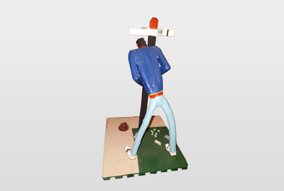 Cigaretts Whiskey and wild wild women Hozzskulptur, farbig gefasst