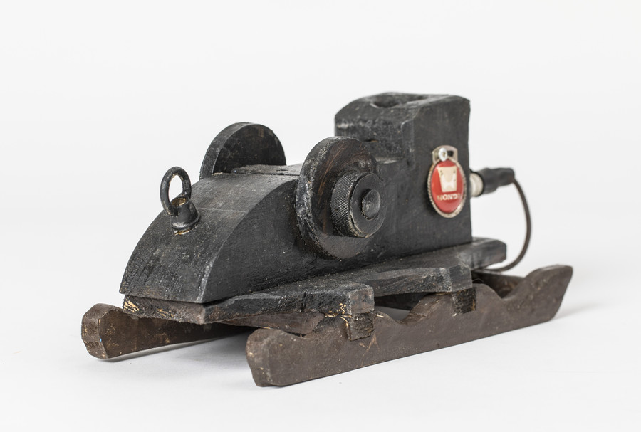 O.T. (Snowmobile) Holzplastik, farbig gefasst, Metall, Kunststoff